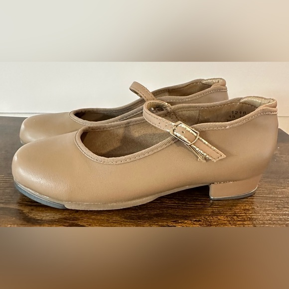 Dancing Fair Little Girls Tan Tap Shoes Size 13.5 - Picture 1 of 5